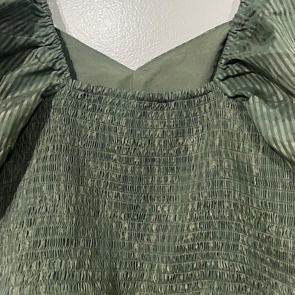 Express Ruched Cropped Top - Picture 5 of 11